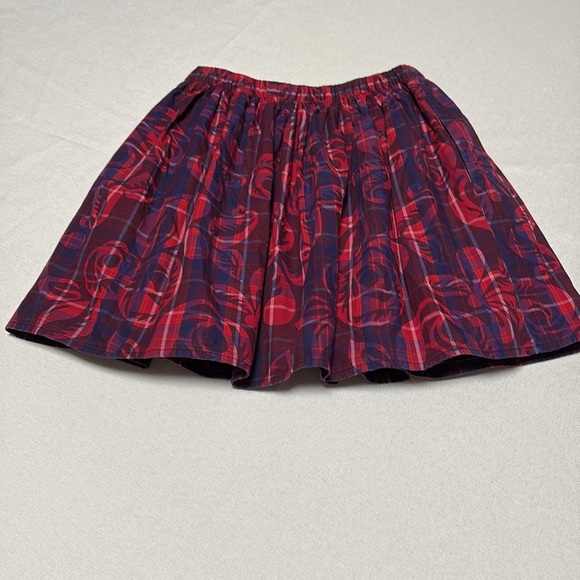 TEA Girls Skirt, has pockets. Excellent condition. Size 7. - Picture 2 of 3
